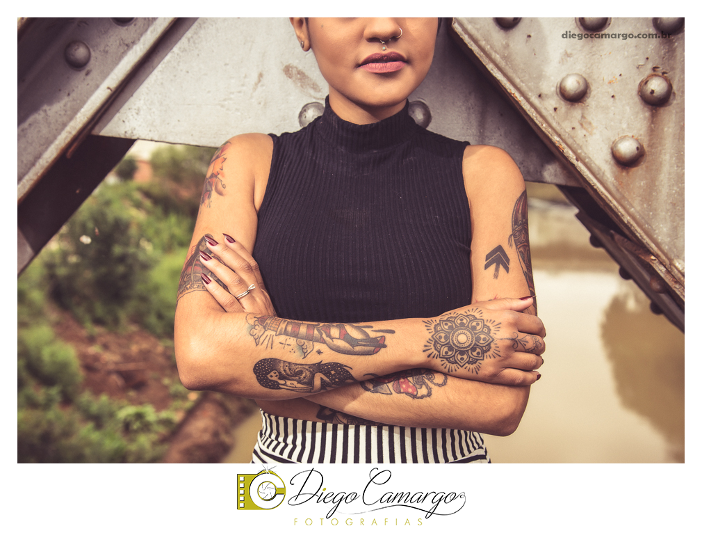 ensaio, jaine, radio, 929 fm, tatuagem, tatoo, caçador, fotógrafo, fotografia caçador, ponte, grafite, beleza, moda, modelo, street, rua, vestido