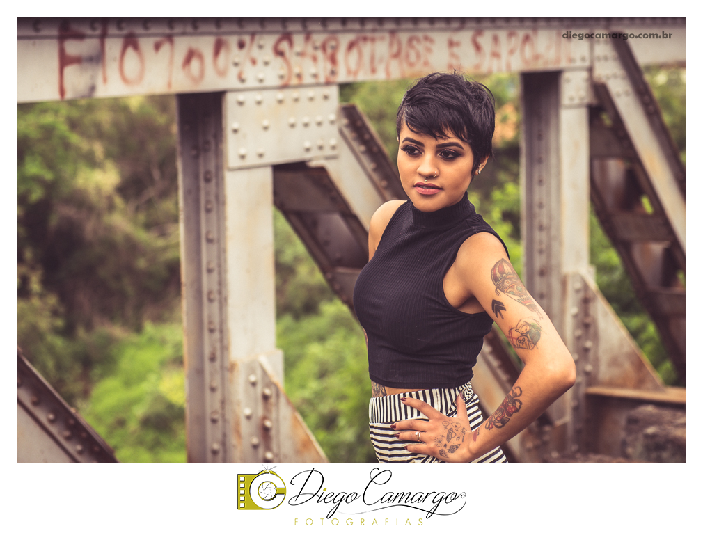 ensaio, jaine, radio, 929 fm, tatuagem, tatoo, caçador, fotógrafo, fotografia caçador, ponte, grafite, beleza, moda, modelo, street, rua, vestido