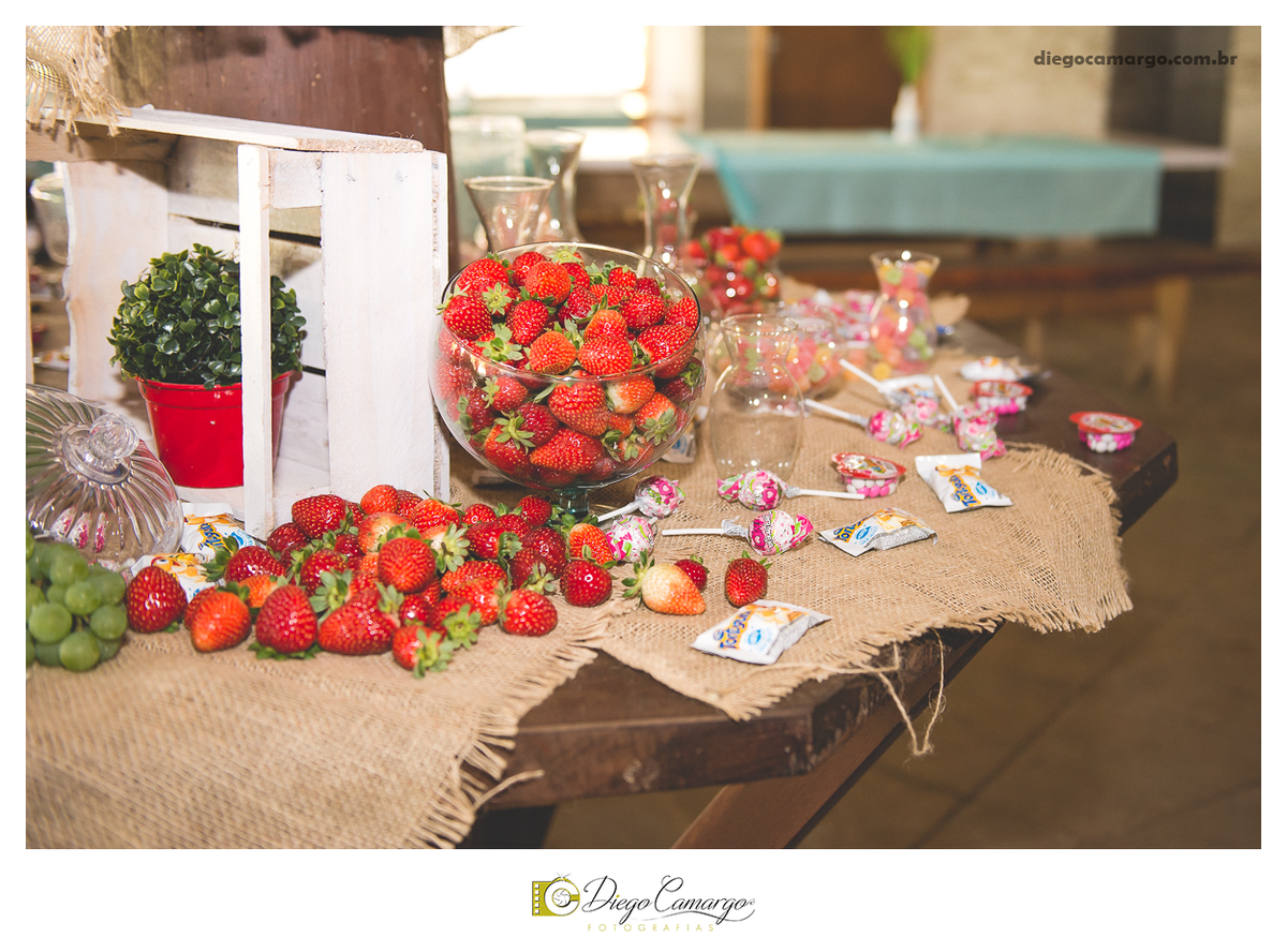 aniversario, cacador, fotografo, fotografa, festa, festinha, familia, inspiration, quiosque, scolaro fotografia caçador, decoração, morango, balão, presente, brinque, bolo. brigadeiro