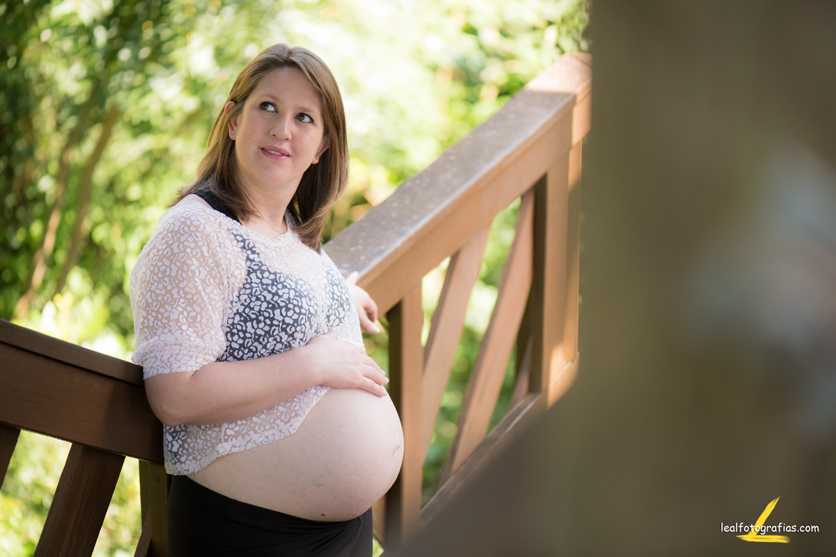 ensaio gestante nas escadas do bosque do alemão em curitiba