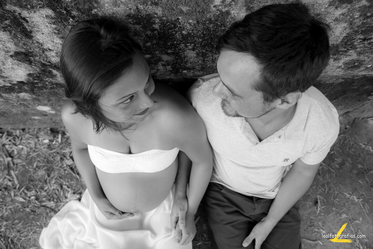 perspectiva casal preto e branco em palmeira 