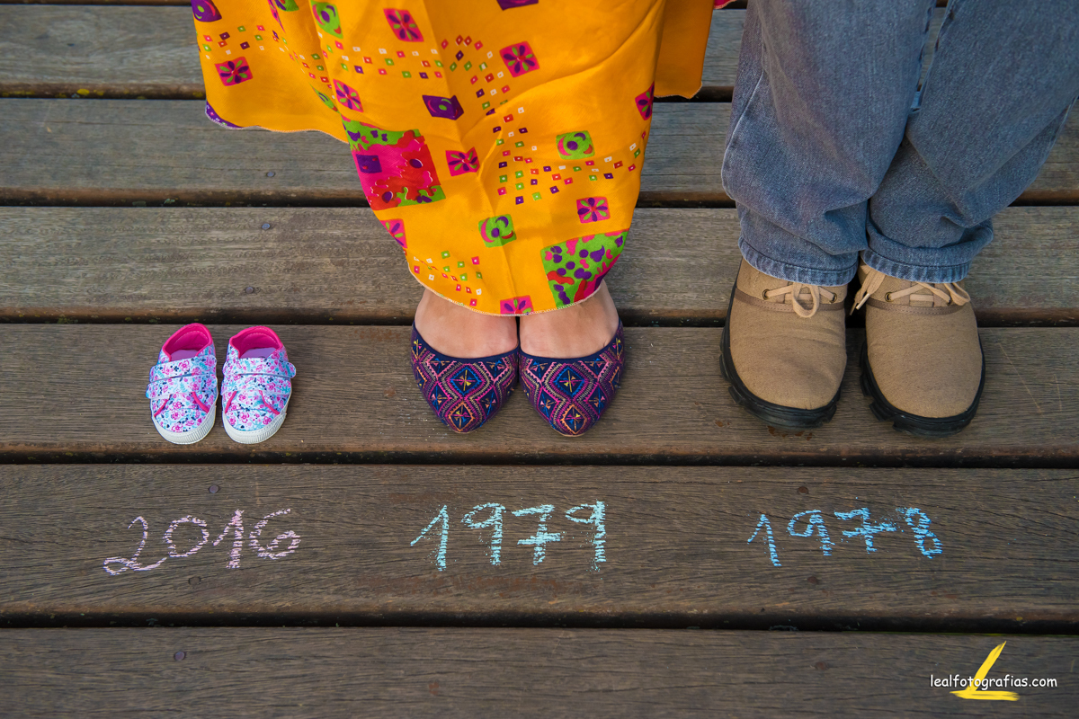 ordem cronológica de sapatos em ensaio gestante