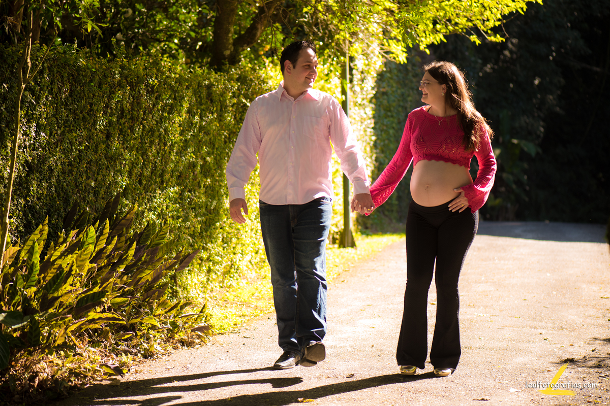 casal caminhando no por do sol em Curitiba
