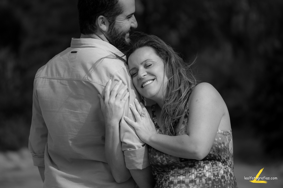 foto casal preto e branco por fotógrafo rodrigo leal