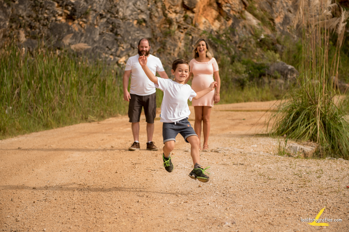 ensaio externo família feliz na lagoa azul 