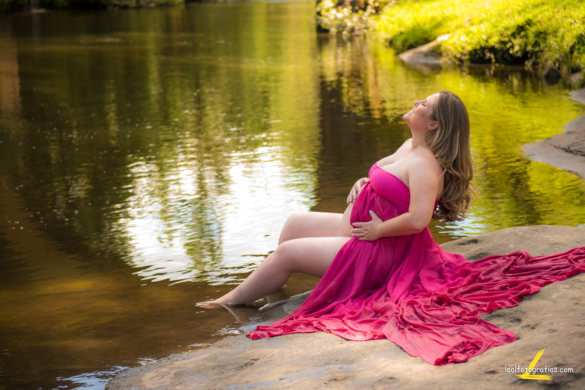 gestante ao ar livre por fotógrafo rodrigo leal