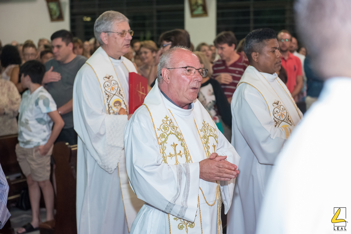 Missa de ordenação diaconal do seminarista Éder Gasgues da Silva, e ação de graças pelo aniversário de 20 anos da Paróquia São João Batista Precursor em 01/02/2020. Curitiba-PR