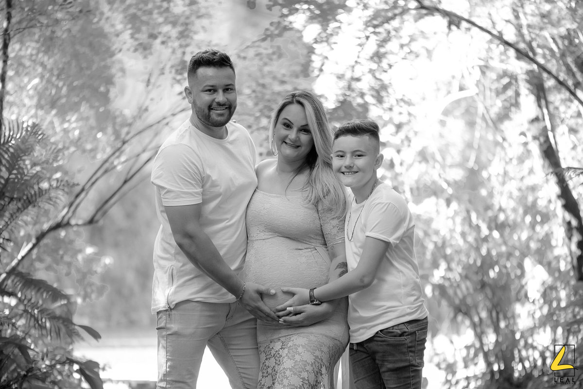 Família na espera de um novo filho Unilivre em preto e branco