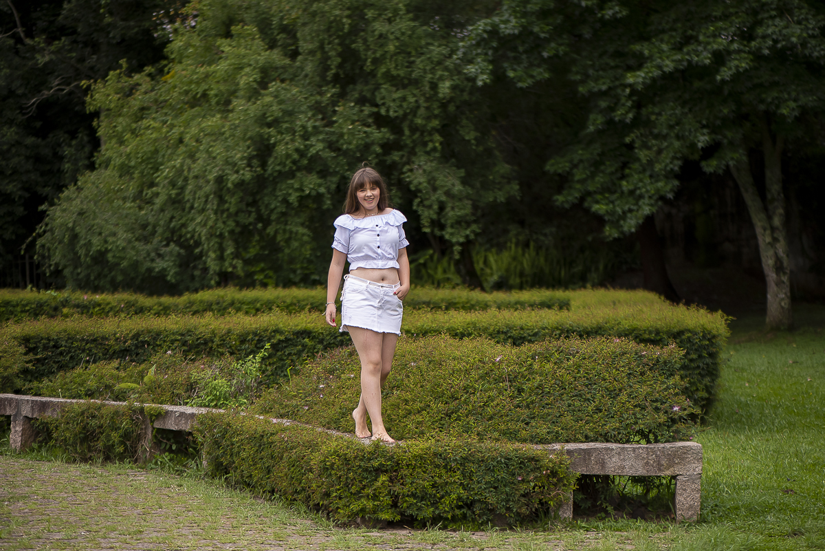 Ensaio fotográfico de menina com roupa branca em Curitiba