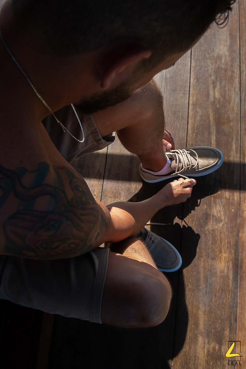 Making of do noivo arrumando o tenis por Rodrigo Leal em Guaratuba