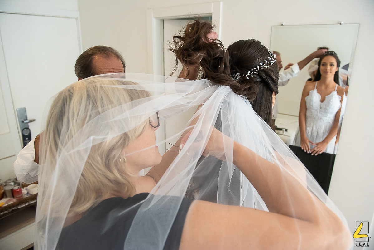 Noiva se preparando pro casamento em Guaratuba