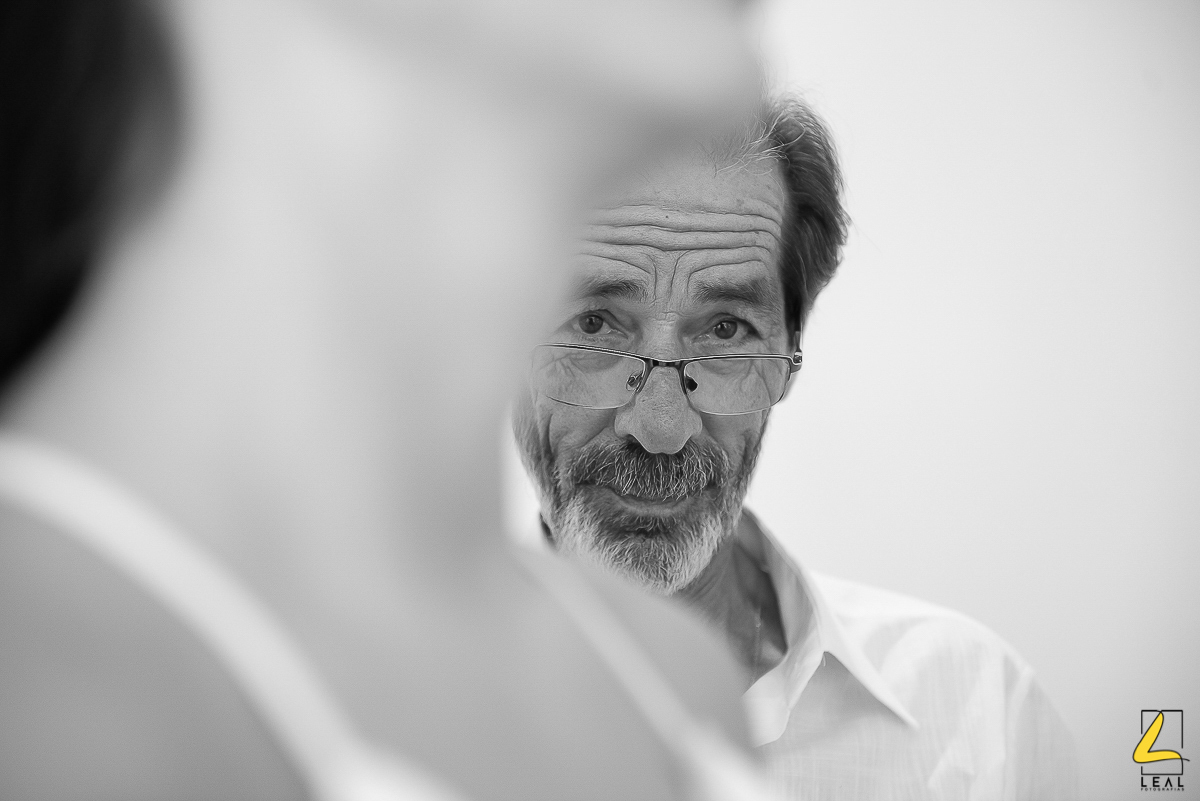 Pai olhando a filha apaixonado em guaratuba