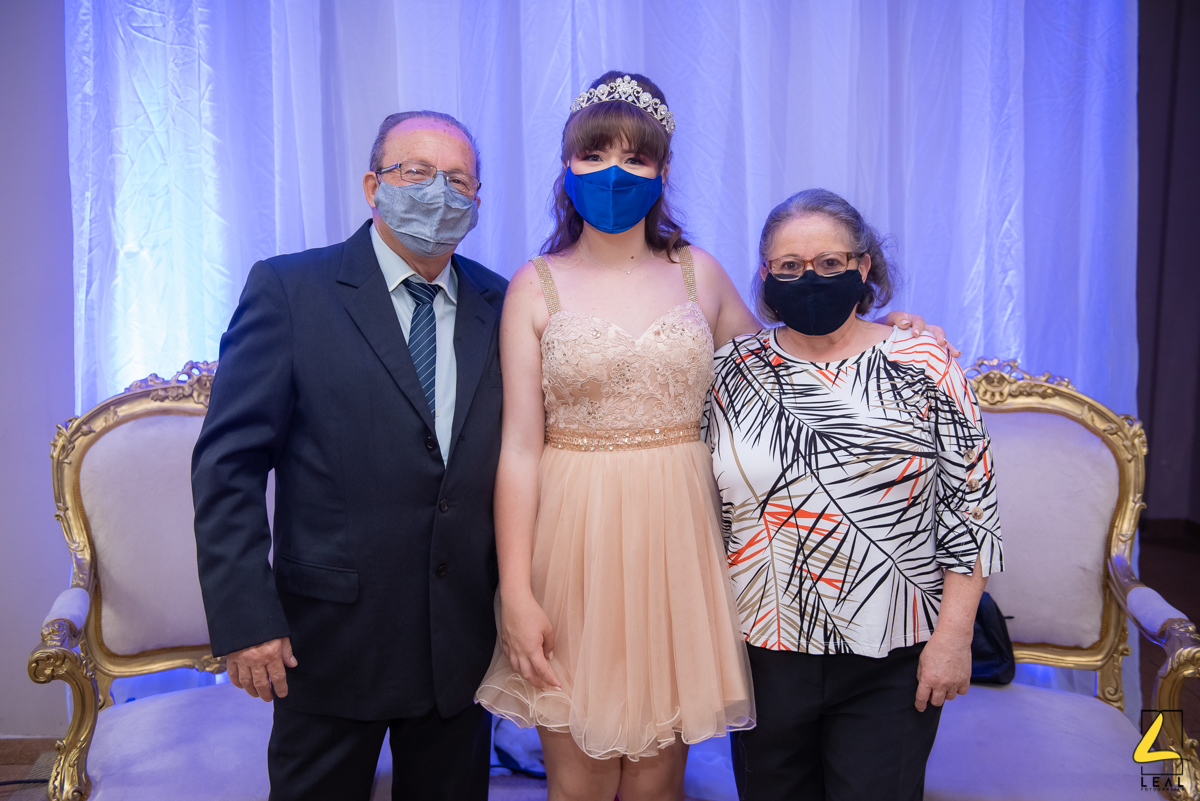 debutante de mascara em festa em curitiba por leal fotografias