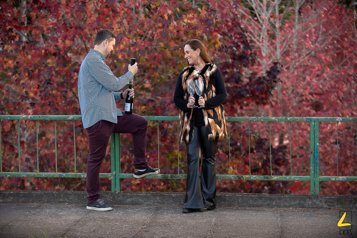Brinde de noivos na Rua do Outono Curitiba por Leal Fotografias