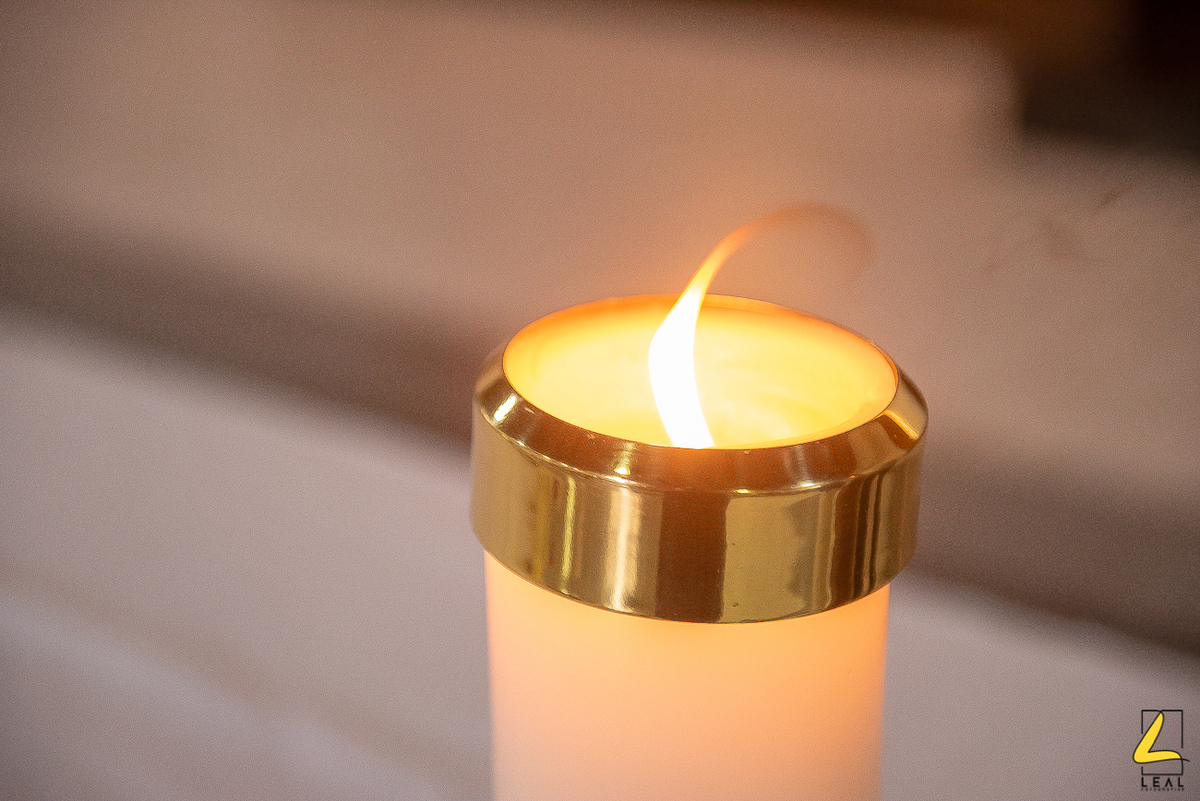 Vela acesa em primeira comunhão por Leal Fotografais