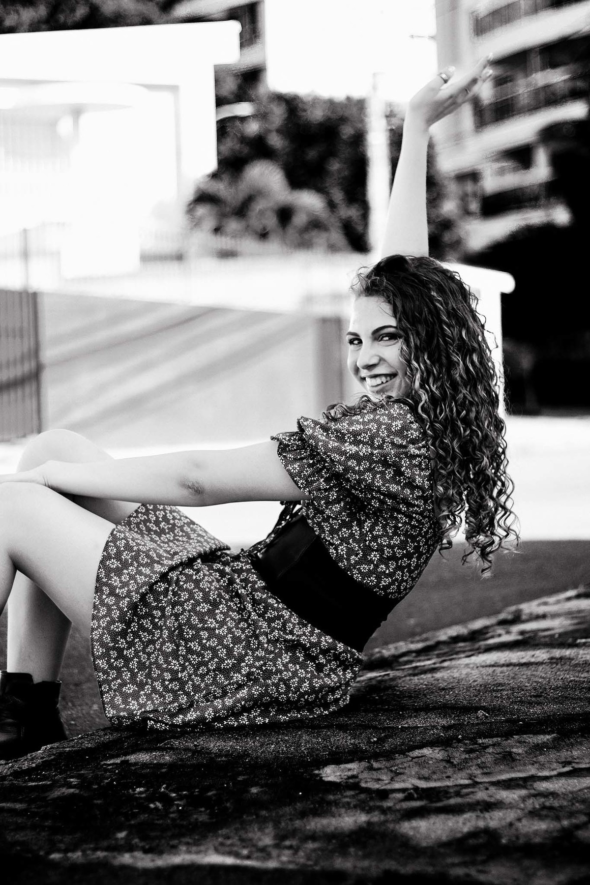 Uma debutante estrelando em seu ensaio fotográfico