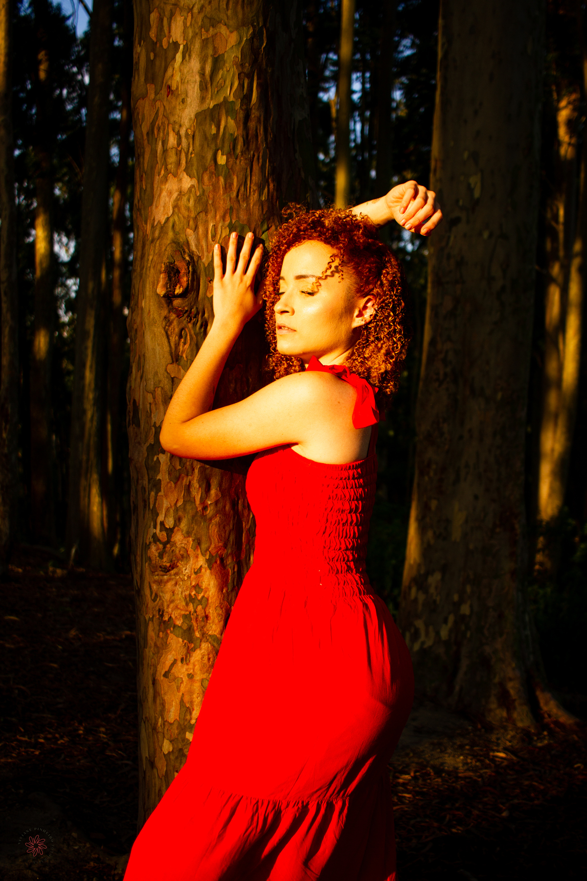 momento de sintonia com a natureza e consigo mesma durante seu ensaio fotográfico