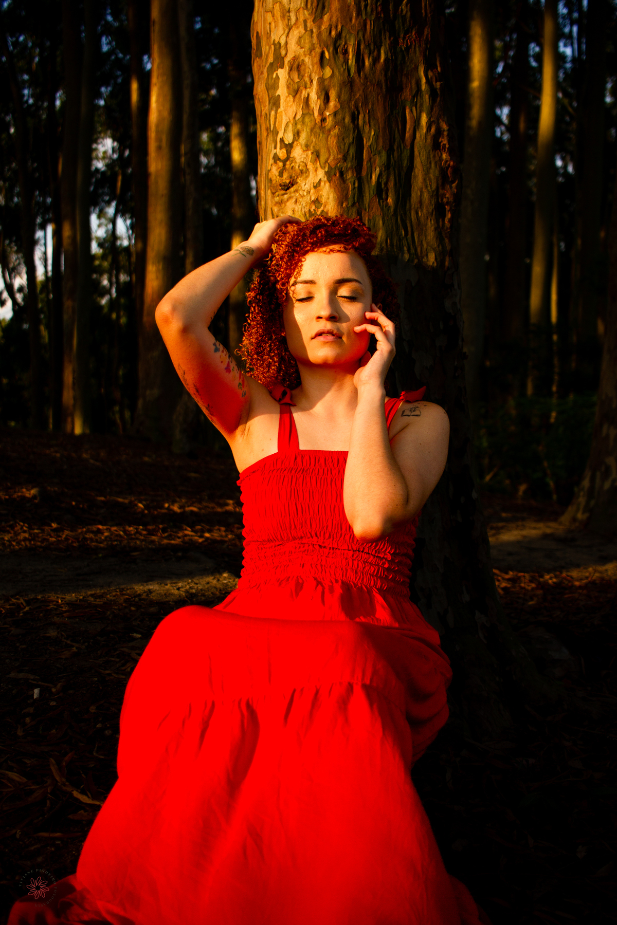 momento de sintonia com a natureza e consigo mesma durante seu ensaio fotográfico