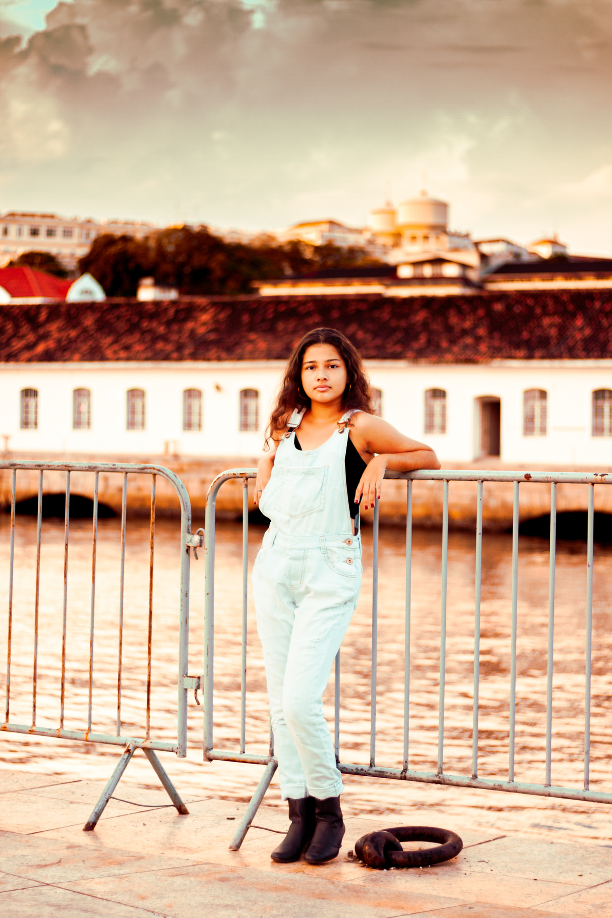 Ao fundo as obras arquitetônicas da Marinha do Brasil