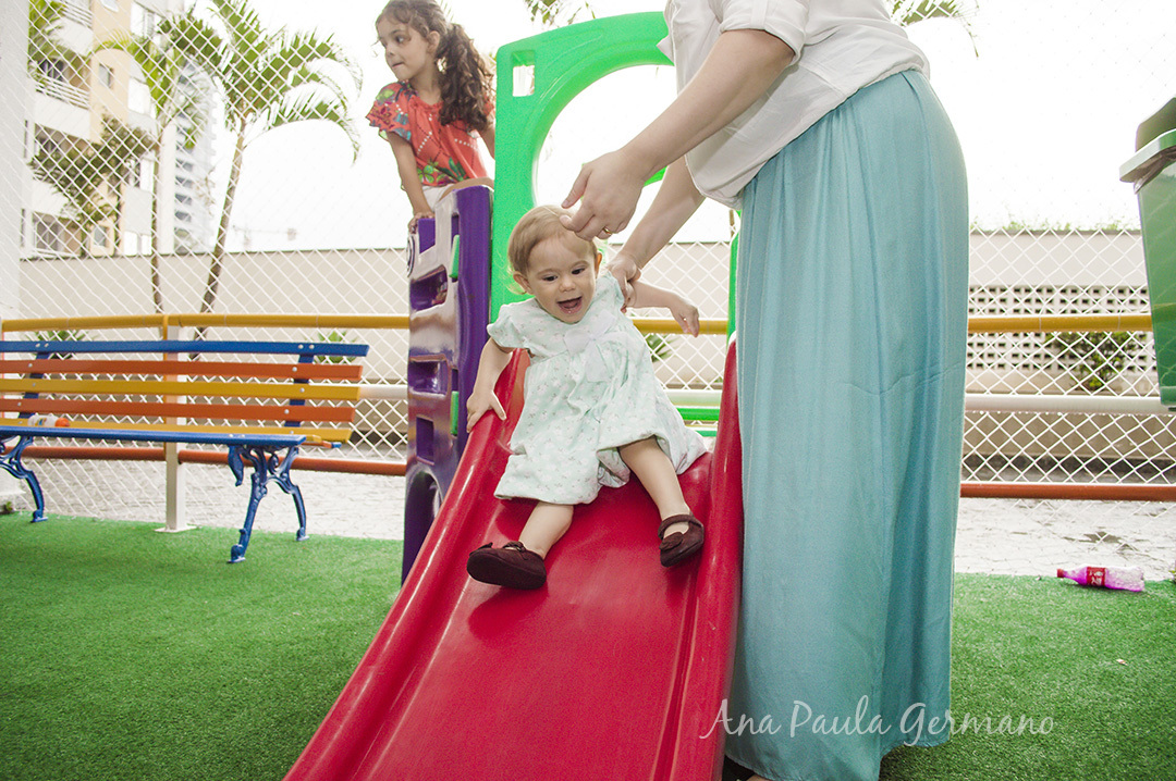 criança eswcorregando