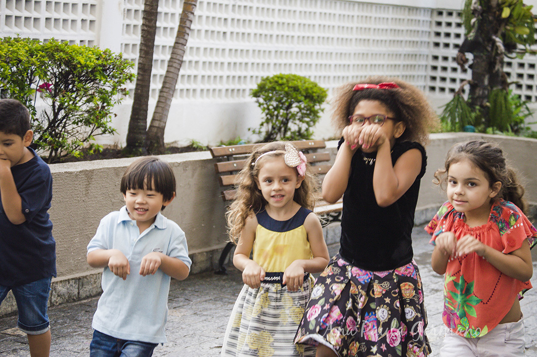 crianças brincando