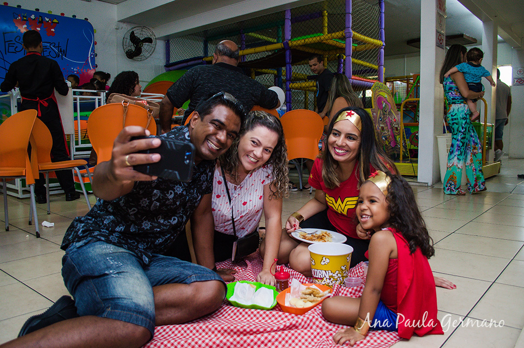 Aniversário Infantil - Mulher Maravilha