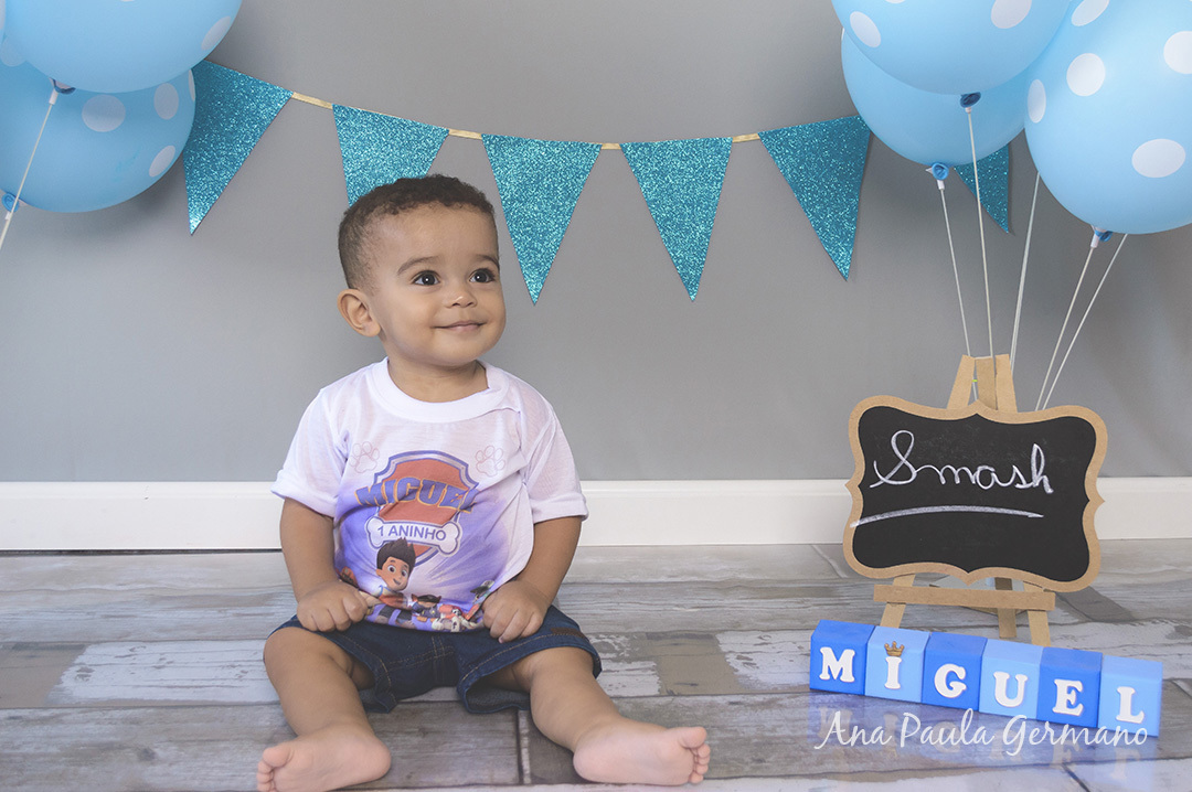 Smash the cake menino