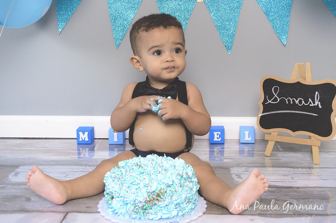 Smash the cake menino