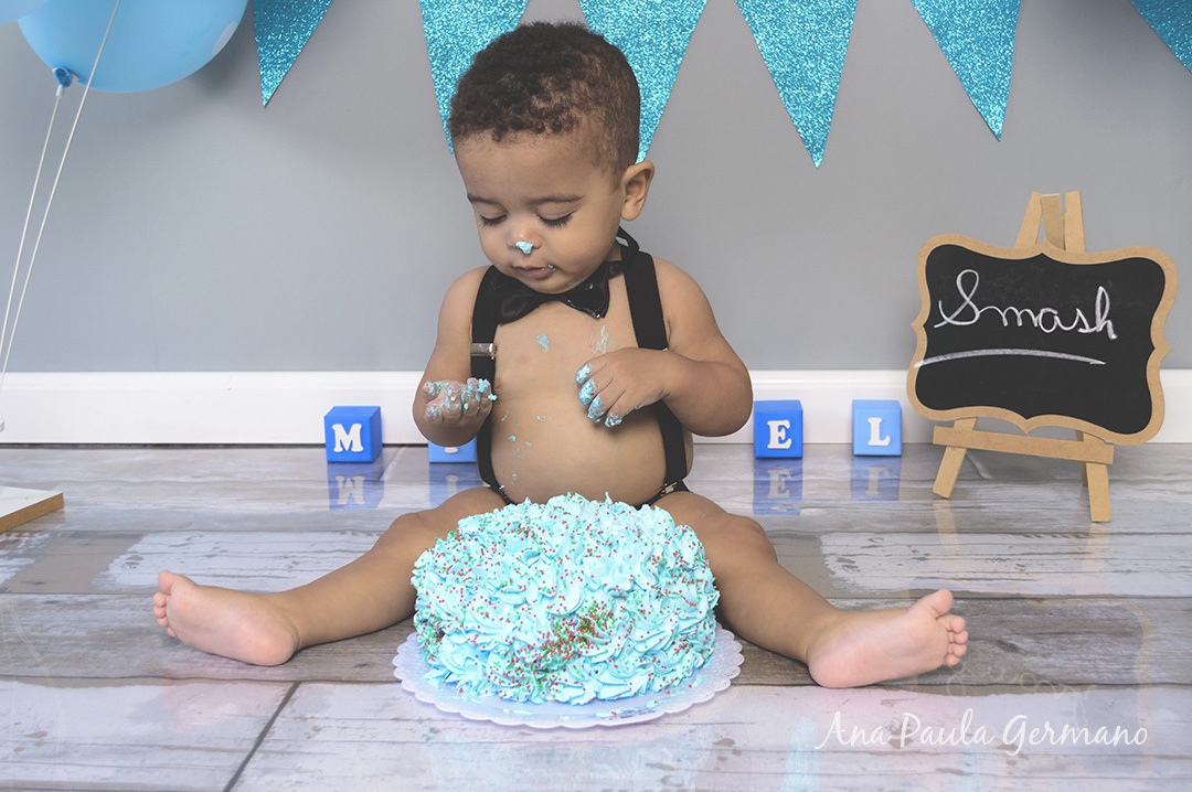 Smash the cake menino