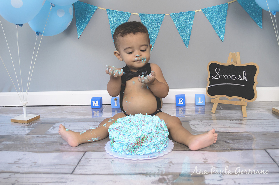 Smash the cake menino