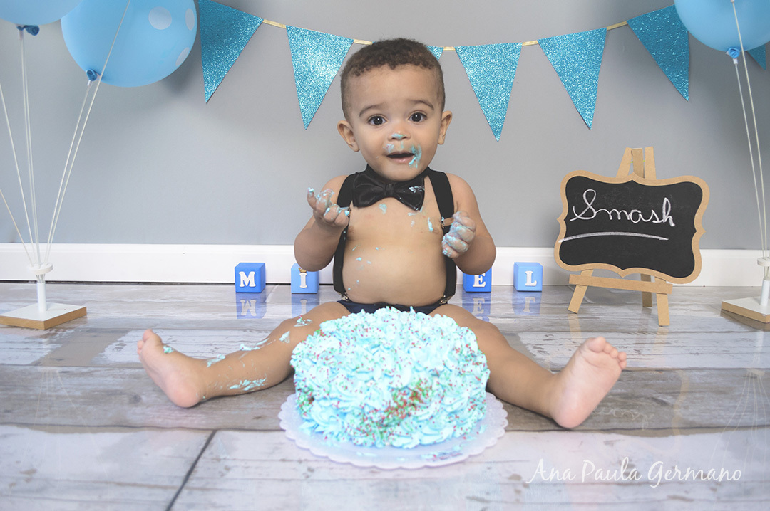 Smash the cake menino