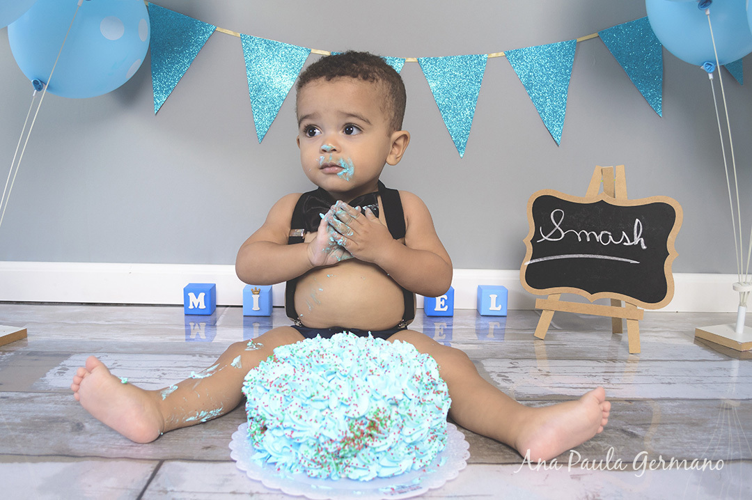 Smash the cake menino