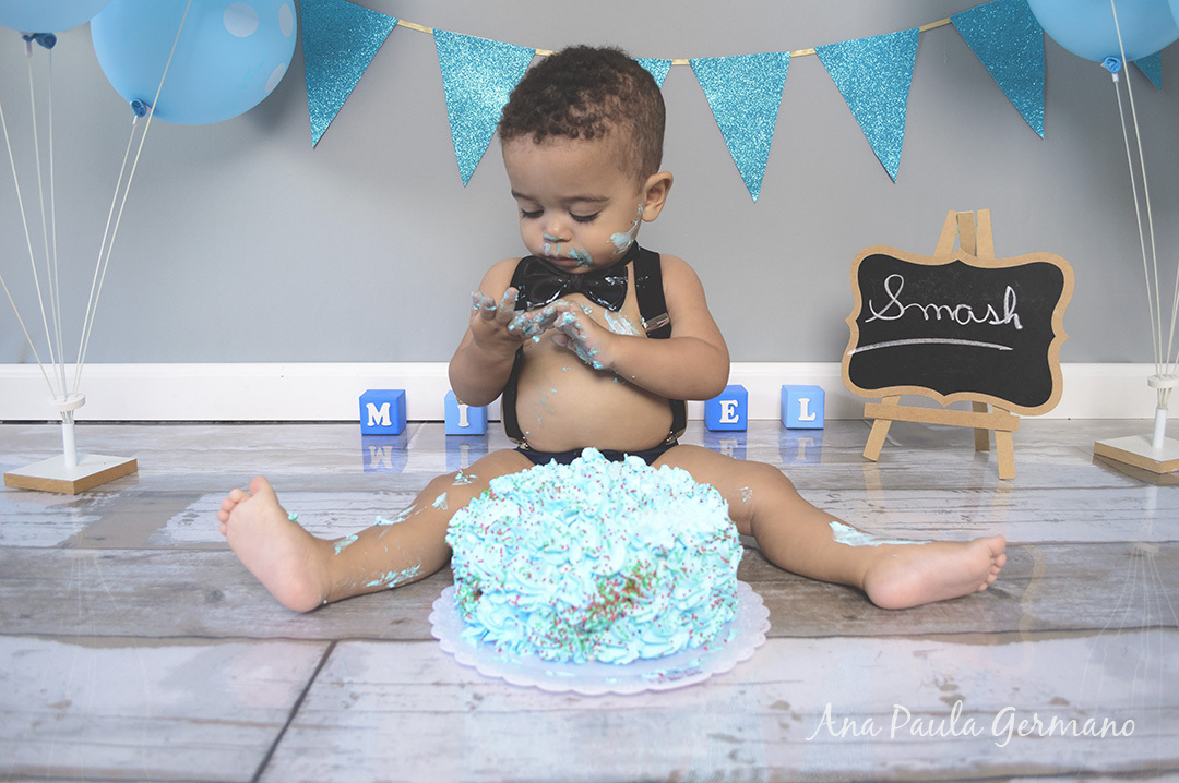 Smash the cake menino