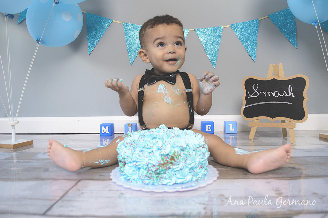 Smash the cake menino