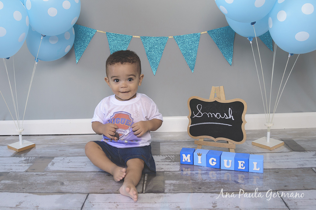 Smash the cake menino