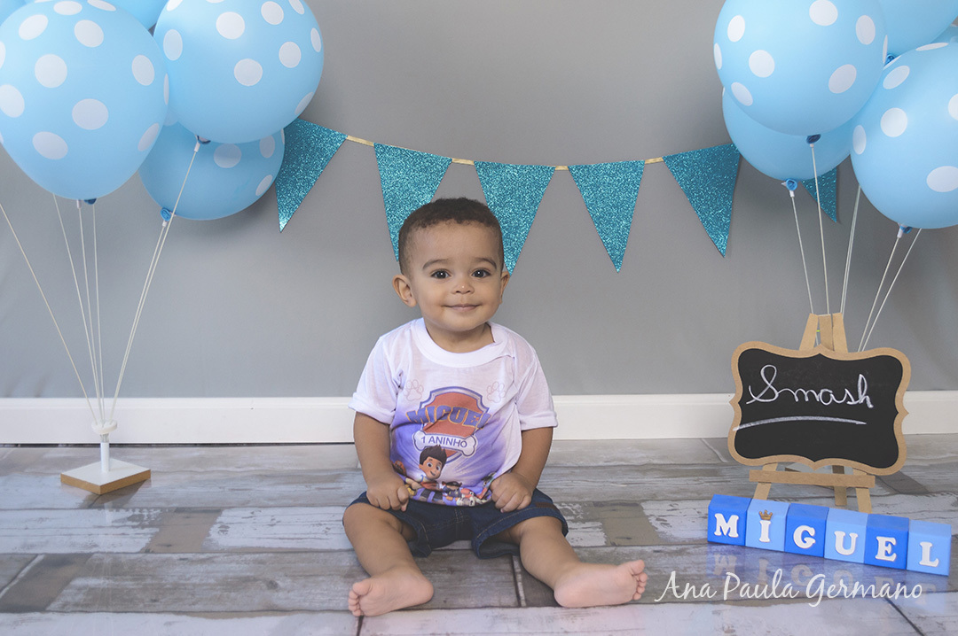 Smash the cake menino