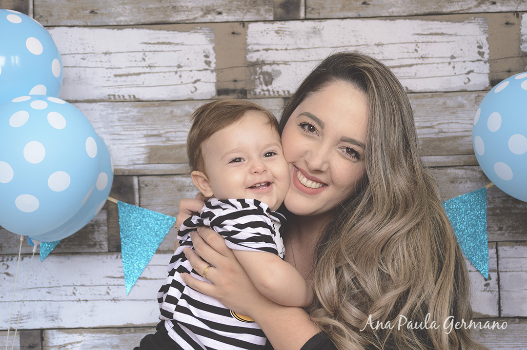 Smash the cake menino