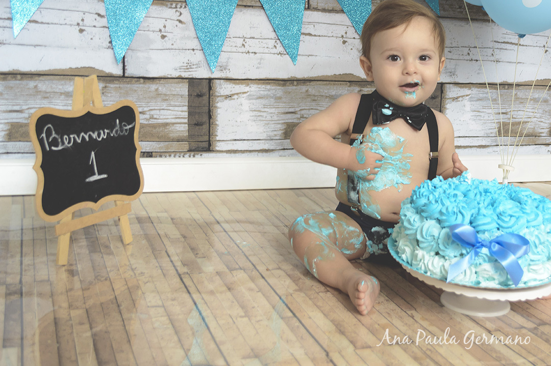 Smash the cake menino