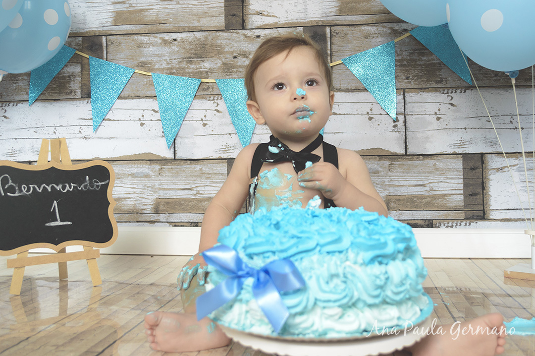 Smash the cake menino