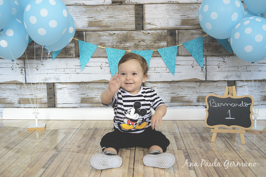 Smash the cake menino