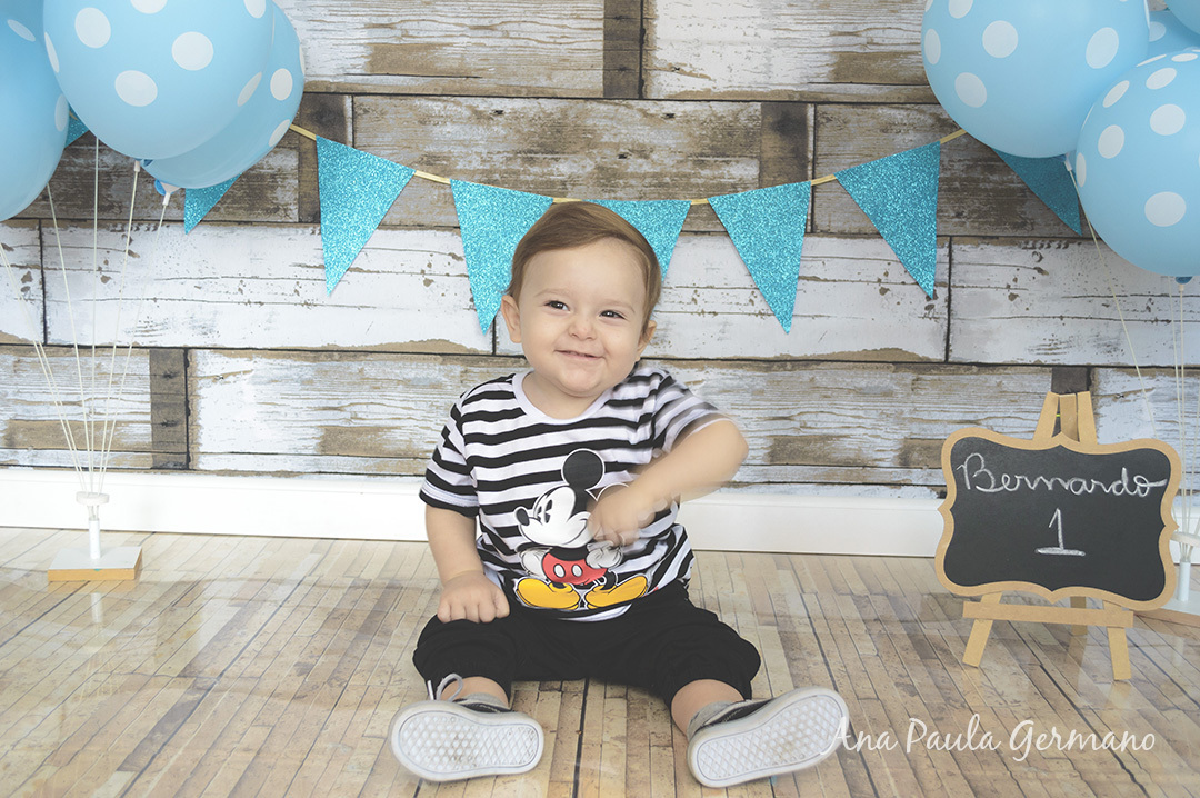 Smash the cake menino