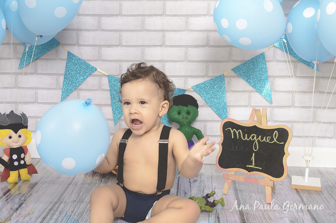 Smash the Cake Heroís Menino