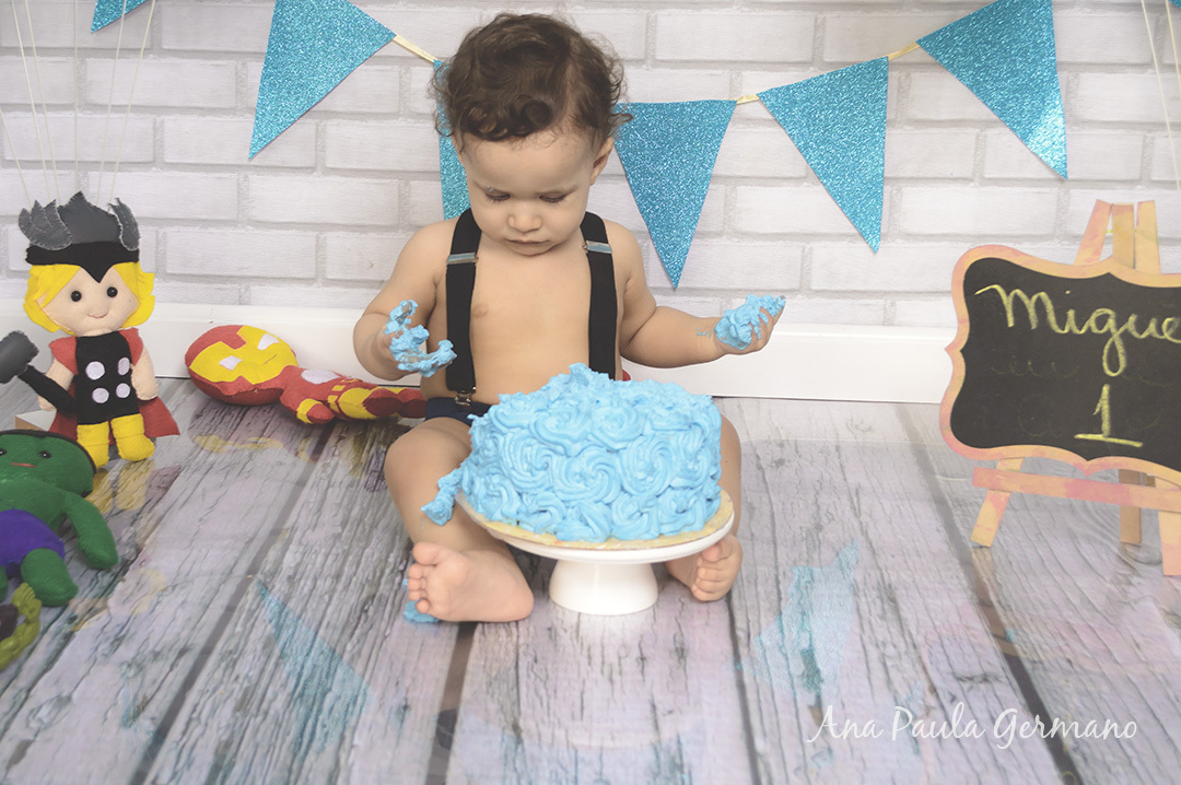 Smash the Cake Heroís Menino