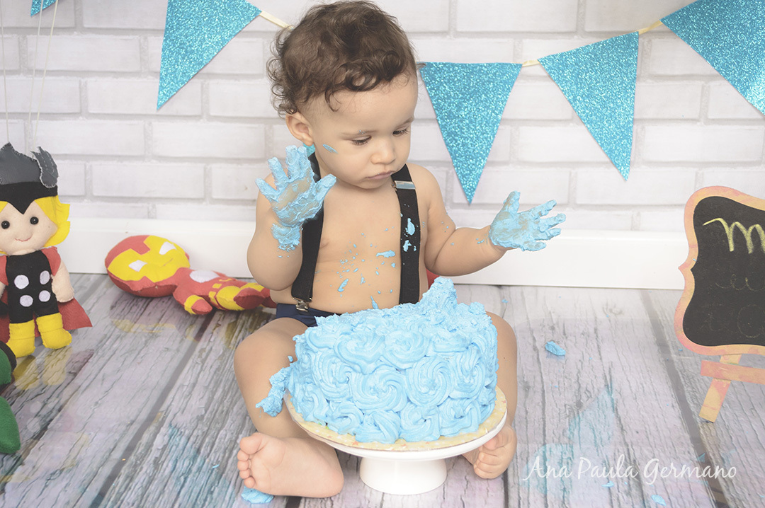 Smash the Cake Heroís Menino