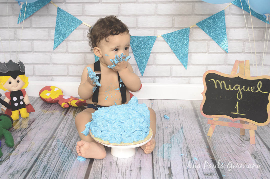 Smash the Cake Heroís Menino