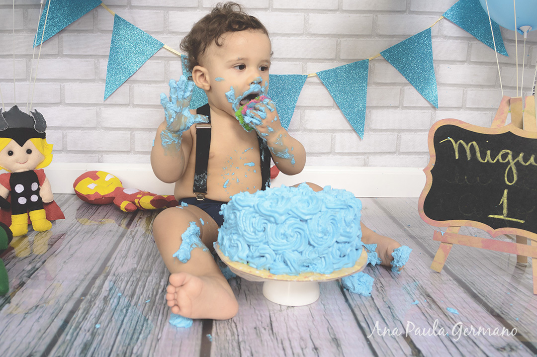 Smash the Cake Heroís Menino