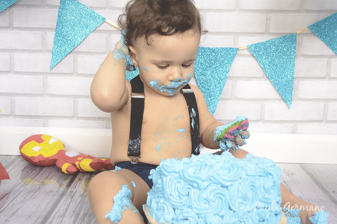 Smash the Cake Heroís Menino