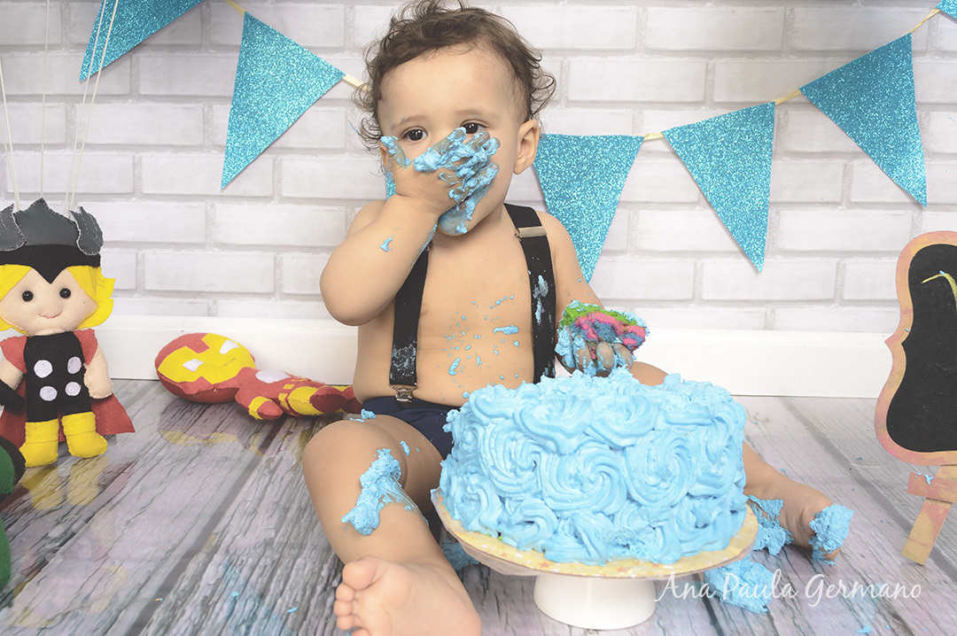 Smash the Cake Heroís Menino