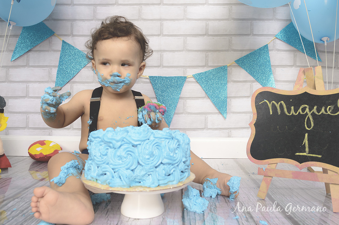 Smash the Cake Heroís Menino