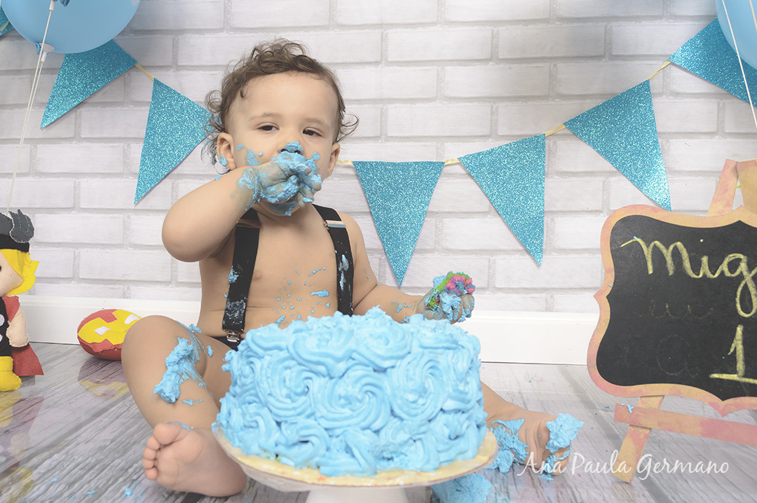 Smash the Cake Heroís Menino